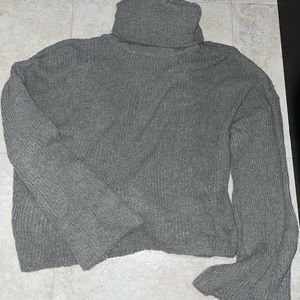 NEW GRAY AKIRA LONG-SLEEVE OPEN BACK